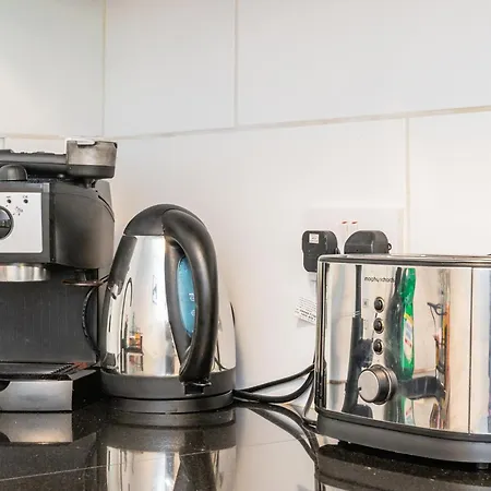 Appartamento Lovely 2-bed In The Heart Of *