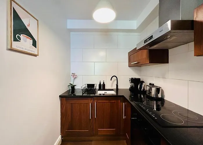 Lovely 2-bed In The Heart Of Apartment *