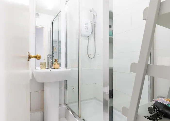 Lovely 2-bed In The Heart Of Apartment