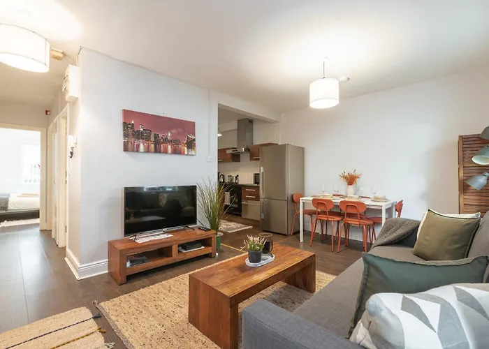 Lovely 2-bed In The Heart Of Apartment