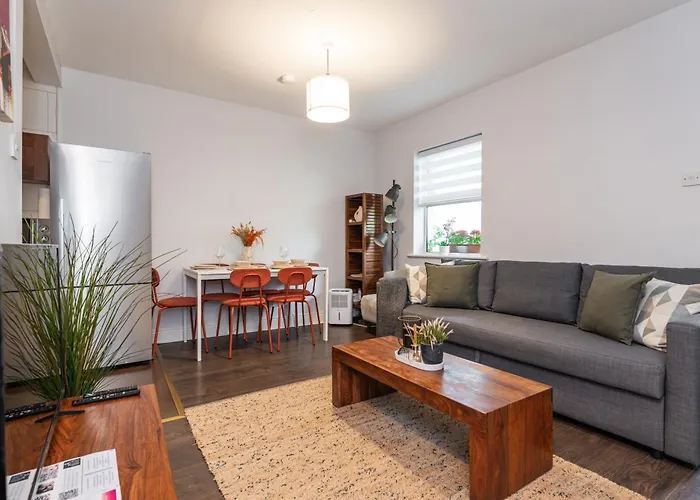 Lovely 2-bed In The Heart Of Apartment *